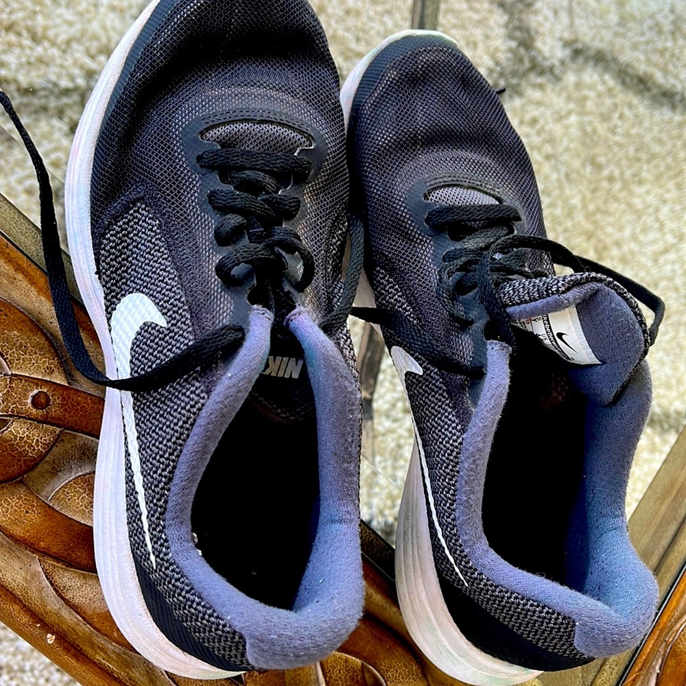 Nike revolution 3